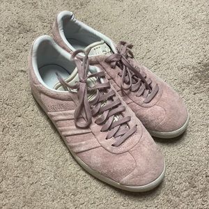 Adidas gazelle pink suede sneaker
